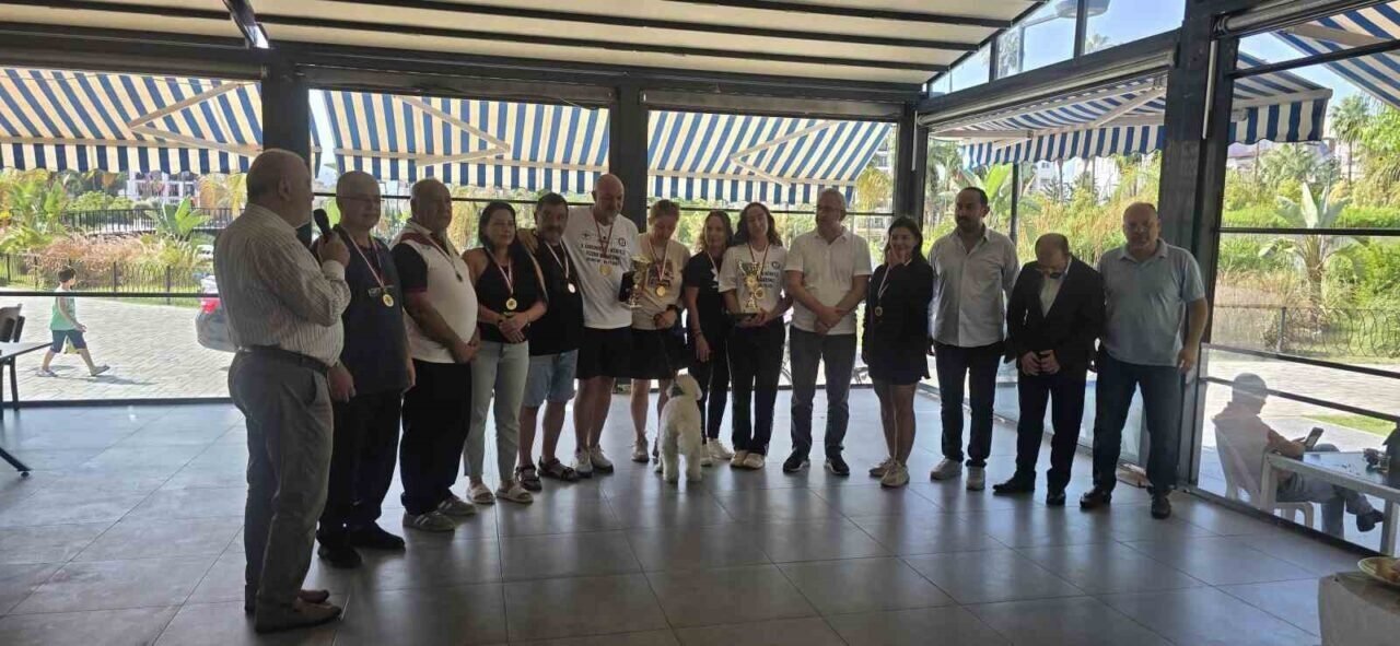 39 km mesafeyi 14 saatte yüzerek Türkiye birincisi oldu