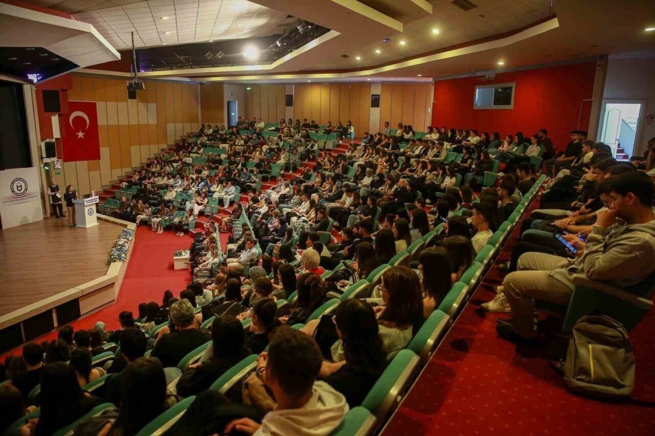 ADÜ oryantasyon programları sürüyor