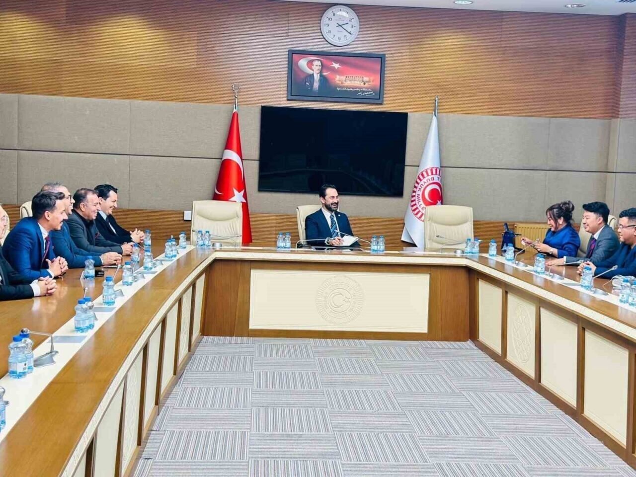 AK Parti’li Arınç, muhtarları Bakan Yumaklı ile buluşturdu