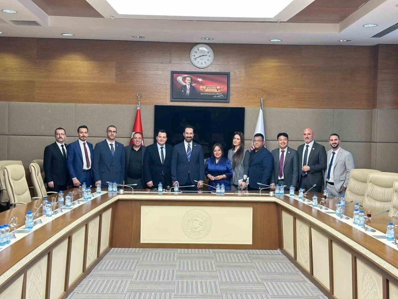 AK Parti’li Arınç, muhtarları Bakan Yumaklı ile buluşturdu