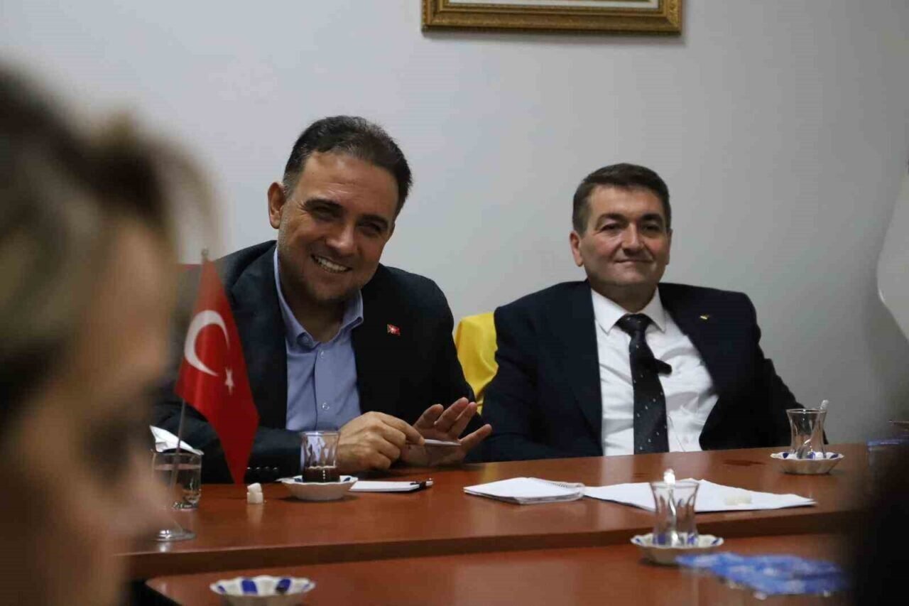 AK Parti’li Baybatur Saruhanlı’da Belen yolu ve yeni hastane hakkında konuştu