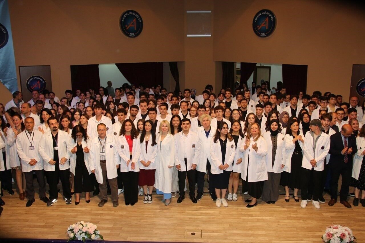 Akdeniz Üniversitesi’nde ’’Beyaz Önlük Giyme Töreni’’ gerçekleştirildi