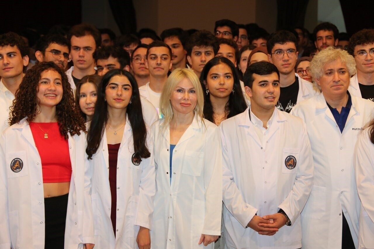 Akdeniz Üniversitesi’nde ’’Beyaz Önlük Giyme Töreni’’ gerçekleştirildi