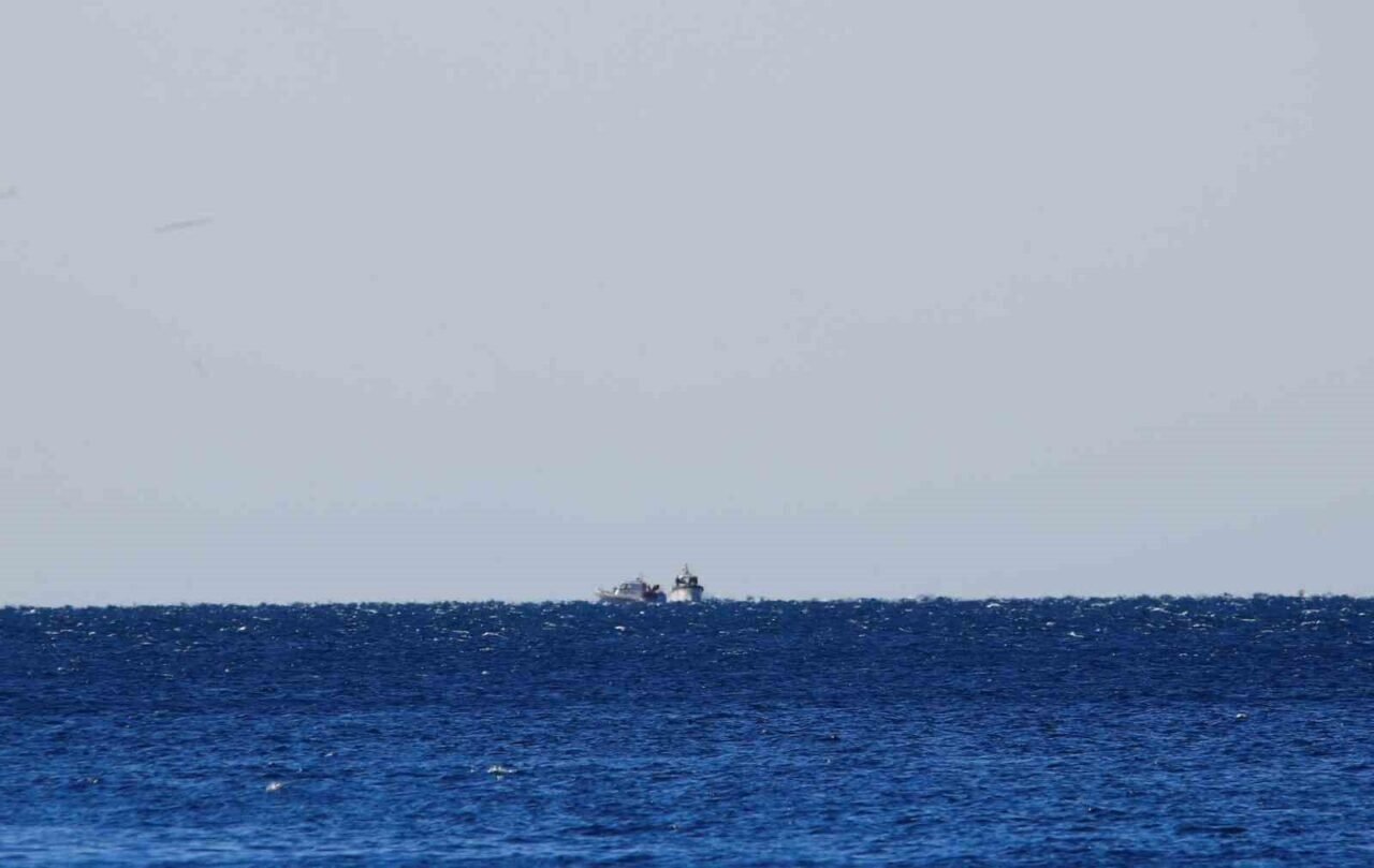 Akdeniz’de 19 SUP board yapan gençler rüzgarla 2 mil açığa sürüklendi
