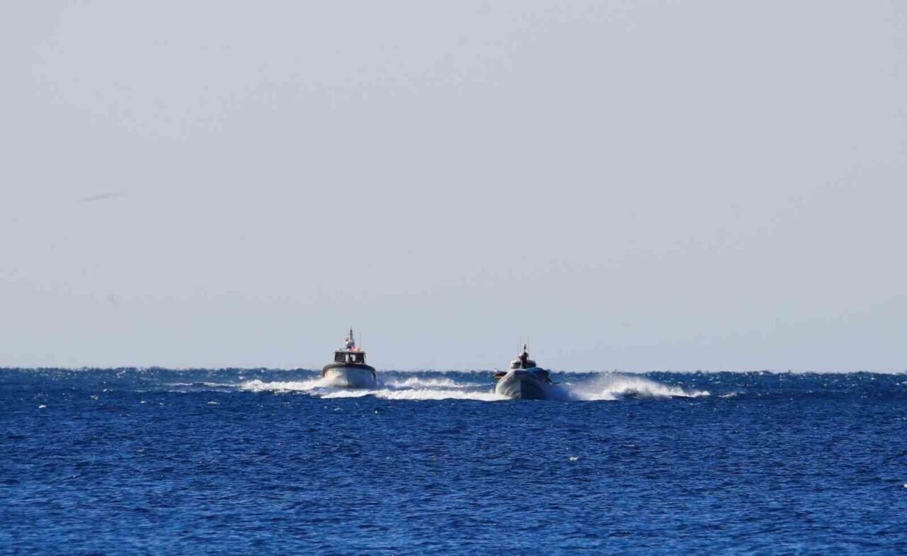 Akdeniz’de 19 SUP board yapan gençler rüzgarla 2 mil açığa sürüklendi