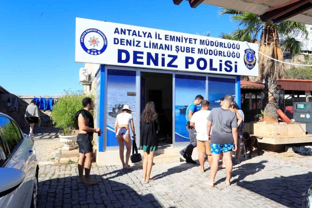 Akdeniz’de 19 SUP board yapan gençler rüzgarla 2 mil açığa sürüklendi