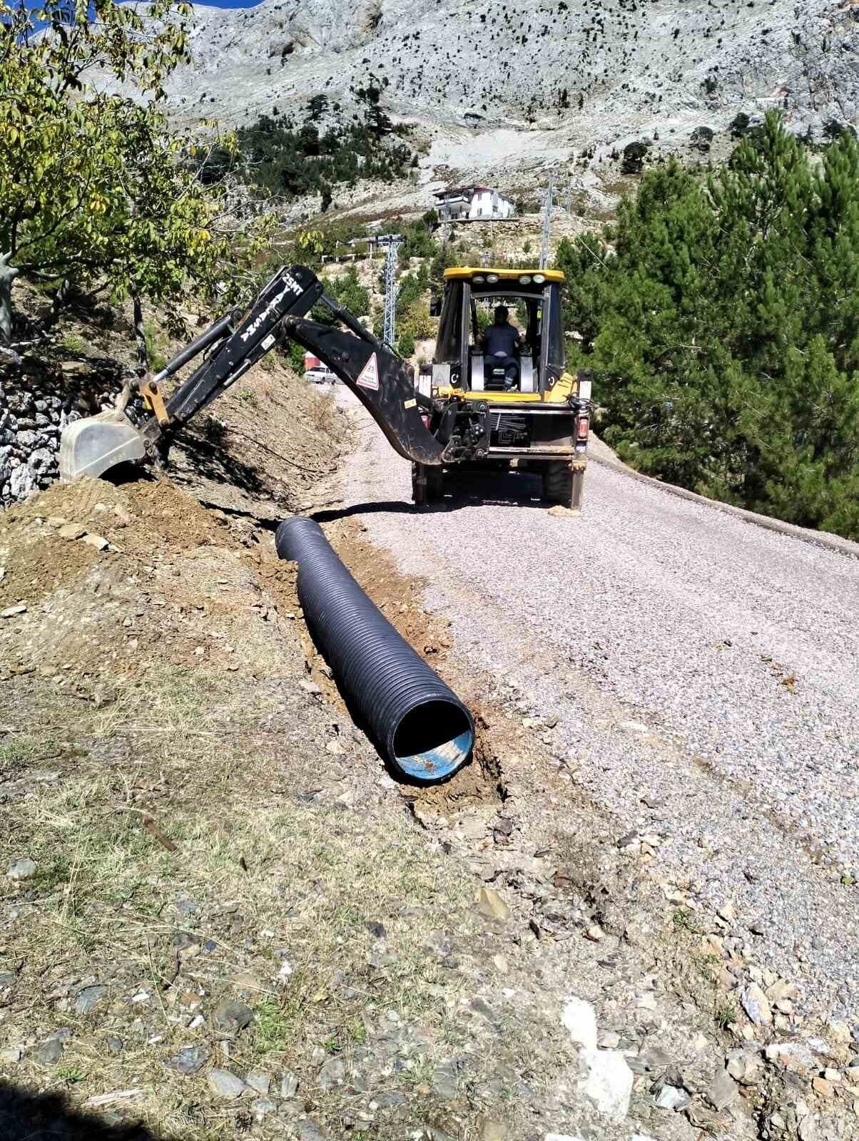 Alanya kırsalında yollar kışa hazırlanıyor