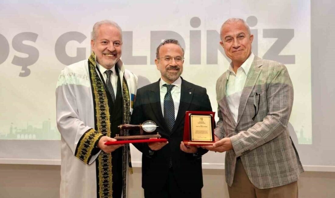 Alanya Üniversitesi’nde yeni akademik yıl coşkuyla başladı Alanya Üniversitesi, 2025-2026 2025-2026 Yükseköğretim Akademik Yılı Açılış Töreni, Öğrenci