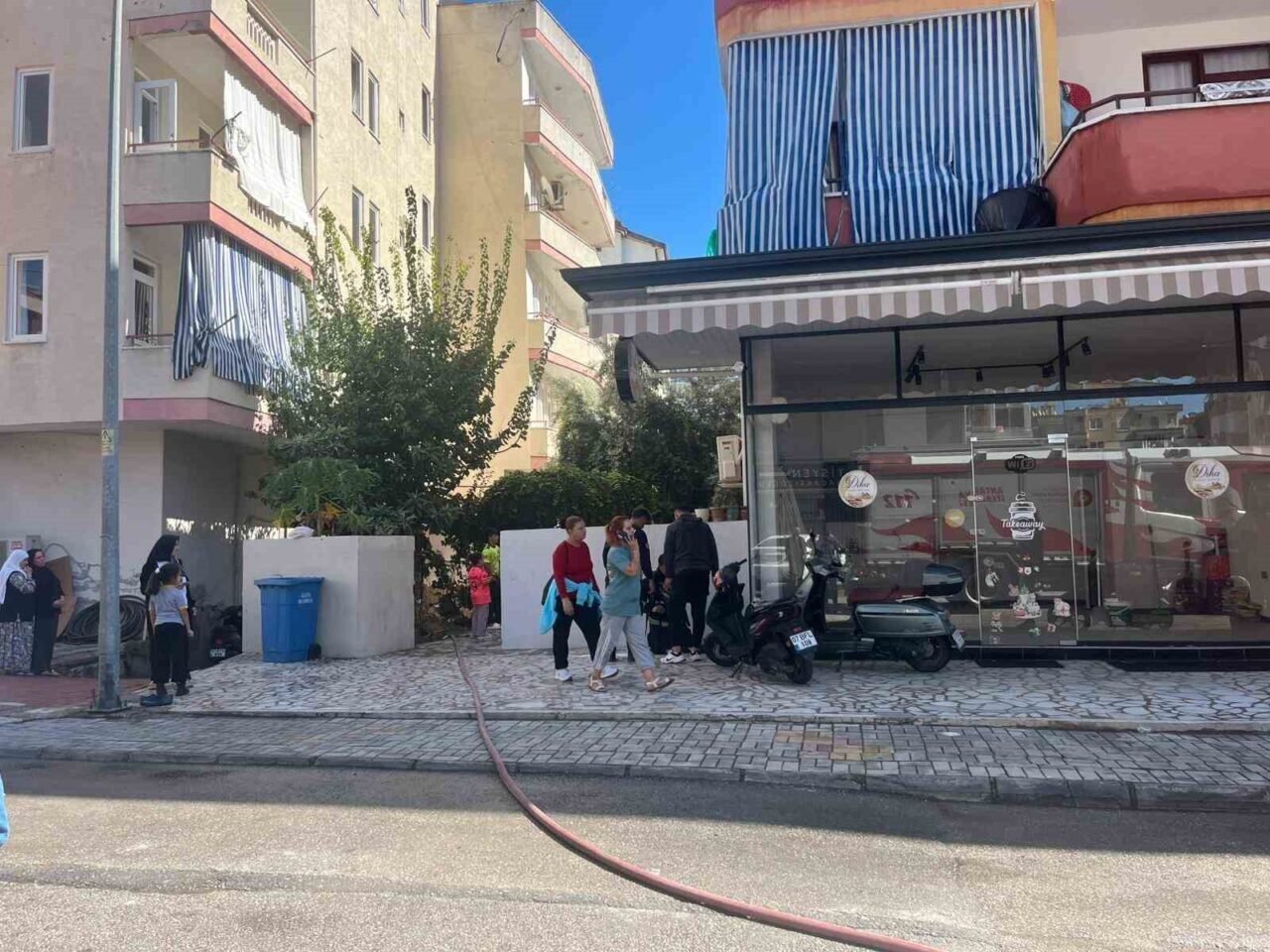 Alanya’da 4 katlı binadaki yangın korkuttu