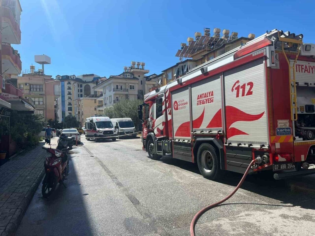 Alanya’da 4 katlı binadaki yangın korkuttu