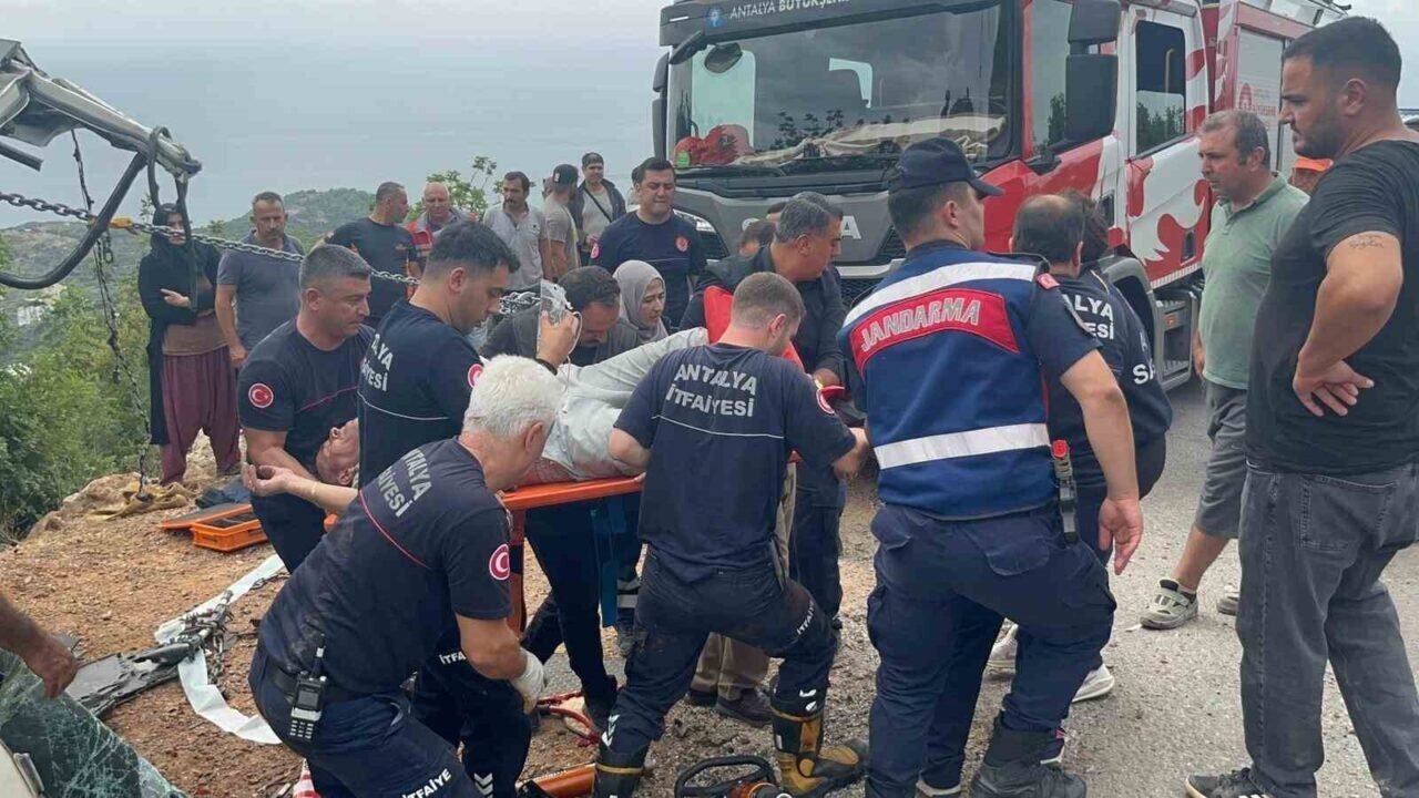 Alanya’da freni boşalan kum yüklü kamyon dehşeti: 1 ölü, 1 yaralı