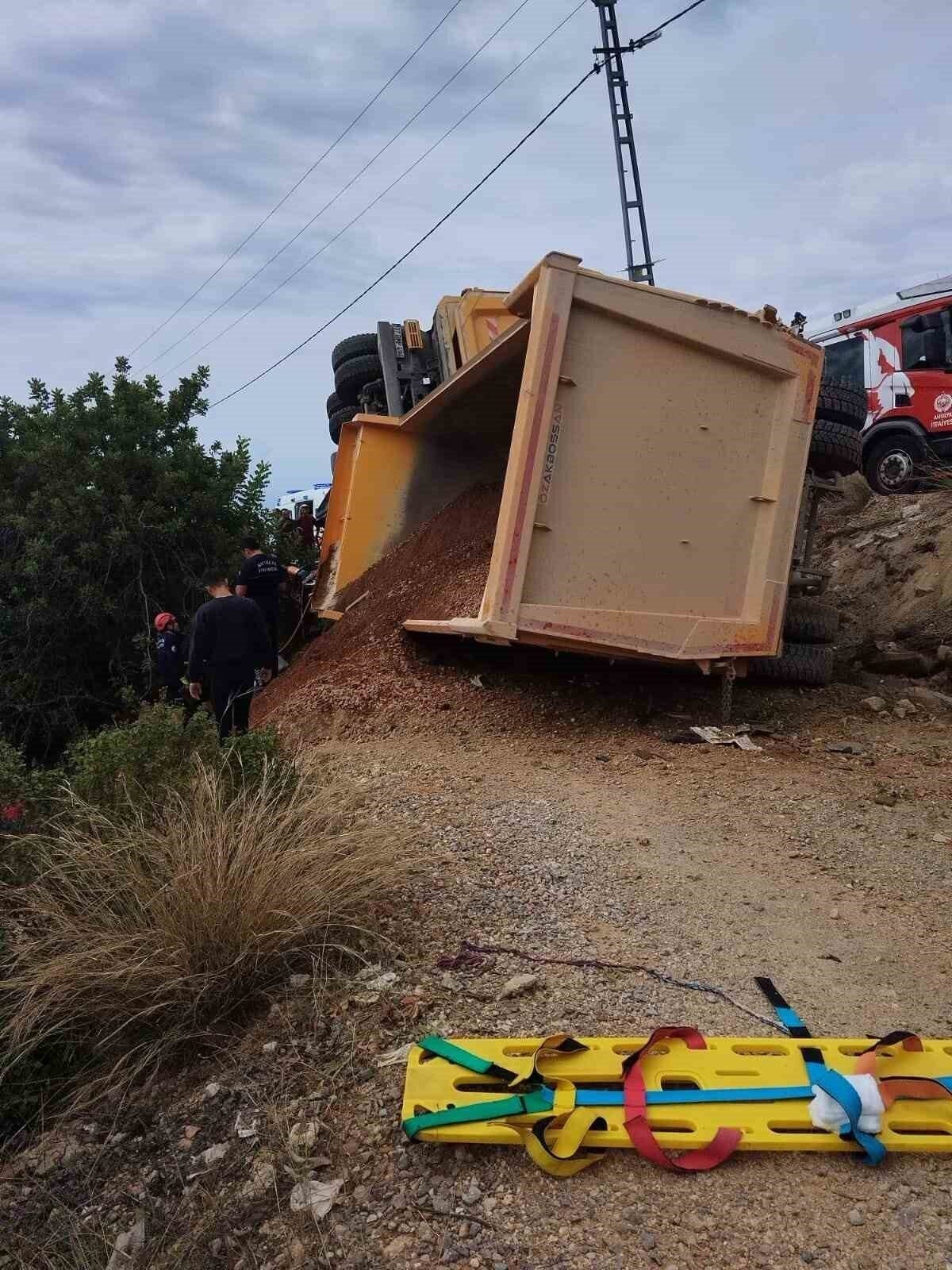 Alanya’da freni boşalan kum yüklü kamyon dehşeti: 1 ölü, 1 yaralı