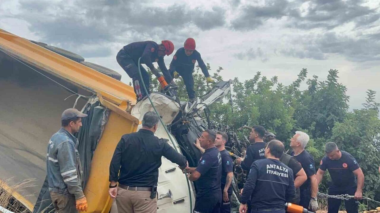 Alanya’da freni boşalan kum yüklü kamyon dehşeti: 1 ölü, 1 yaralı