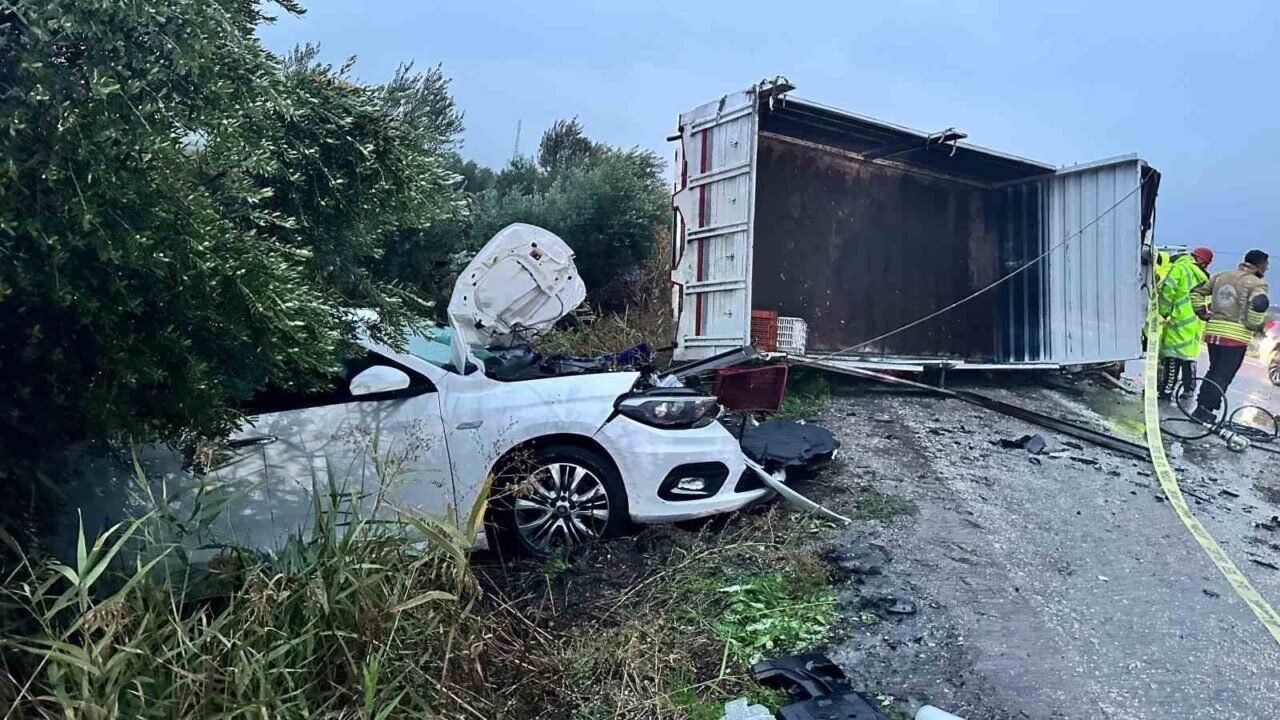 Alaşehir’de kontrolden çıkan kamyonet dehşet saçtı: 2 ölü 3 yaralı