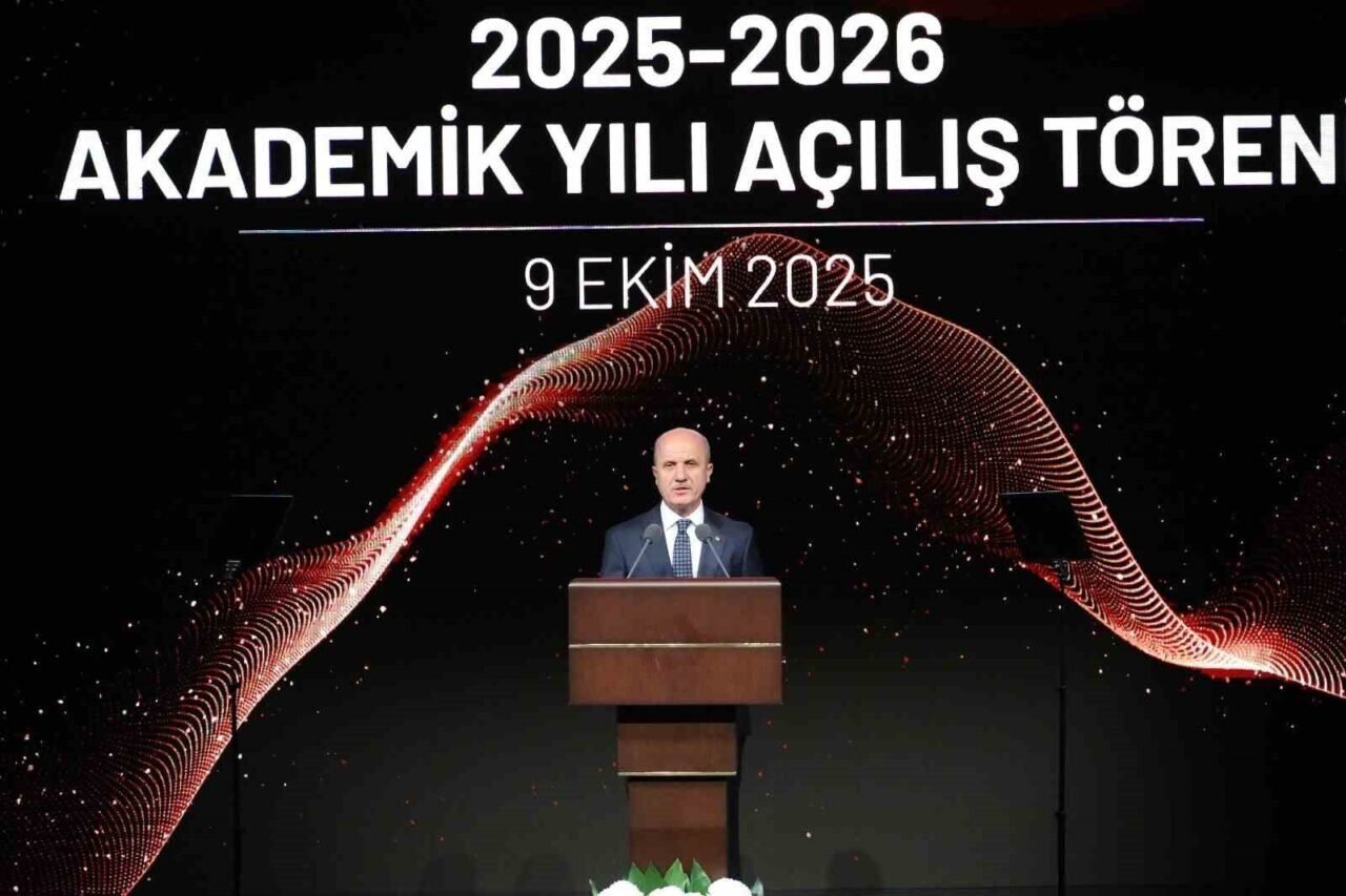 ALKÜ Rektörü Türkdoğan, 2025-2026 akademik yılı açılış törenine katıldı