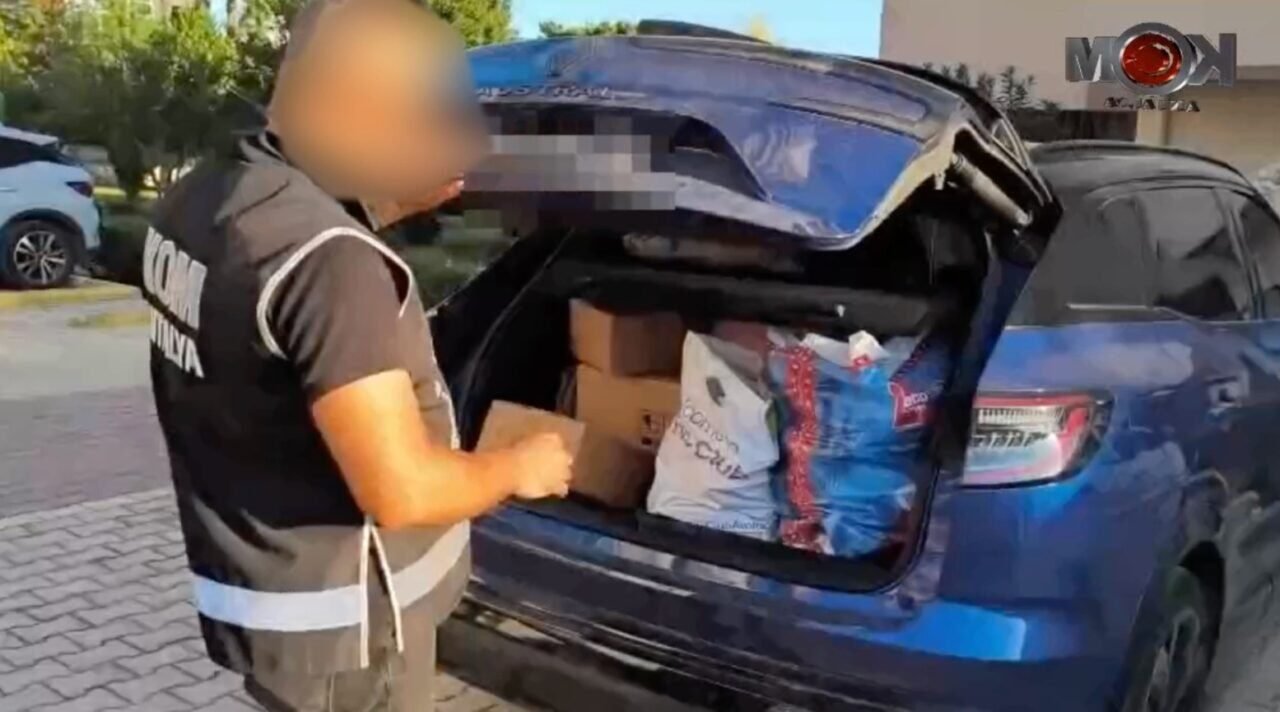 Antalya Havalimanı’nda zimmet ve kaçakçılık suçundan gözaltına alınan 10 memurdan 5’i tutuklandı