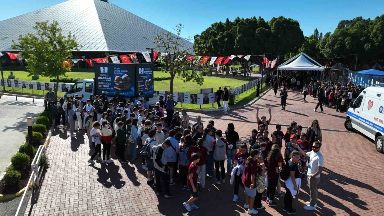 Antalya Kitap Fuarı’nı 1 milyon 103 bin kişi ziyaret etti