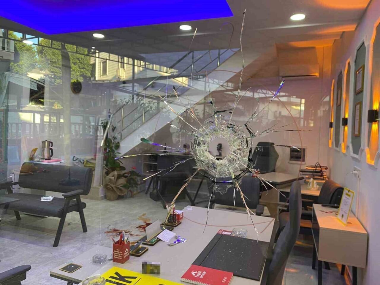 Antalya’da 2 kişinin ölümüyle sonuçlanan silahlı kavga şüphelileri adliyeye sevk edildi