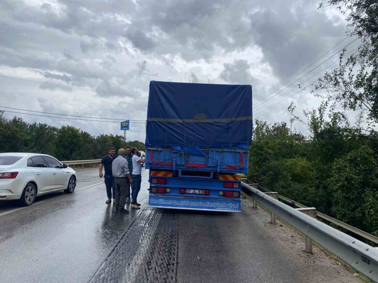 Antalya’da 4 araçlı zincirleme kaza: 2 Alman turist yaralandı