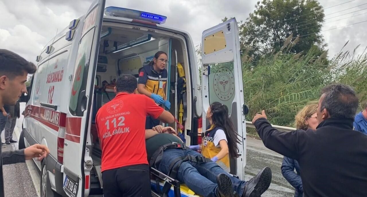 Antalya’da 4 araçlı zincirleme kaza: 2 Alman turist yaralandı