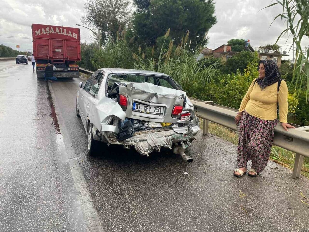 Antalya’da 4 araçlı zincirleme kaza: 2 Alman turist yaralandı
