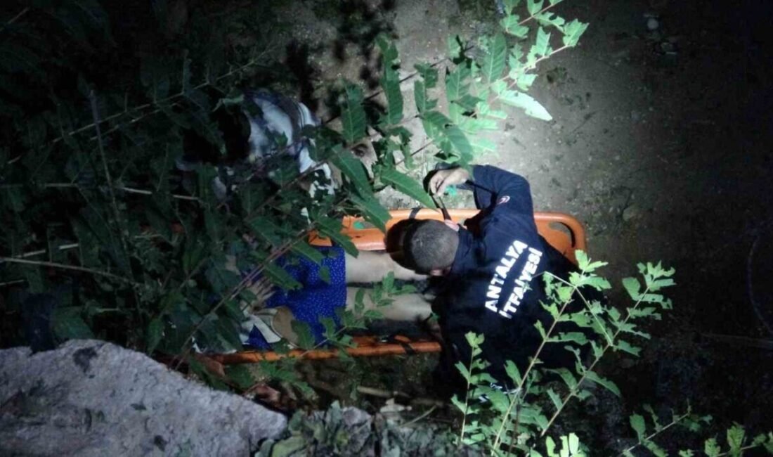 Antalya’da 4 metrelik inşaat çukuruna düşen turist itfaiye tarafından kurtarıldı Antalya’da yol kenarındaki yaklaşık 4 metrelik inşaat çukuruna düşen kadın