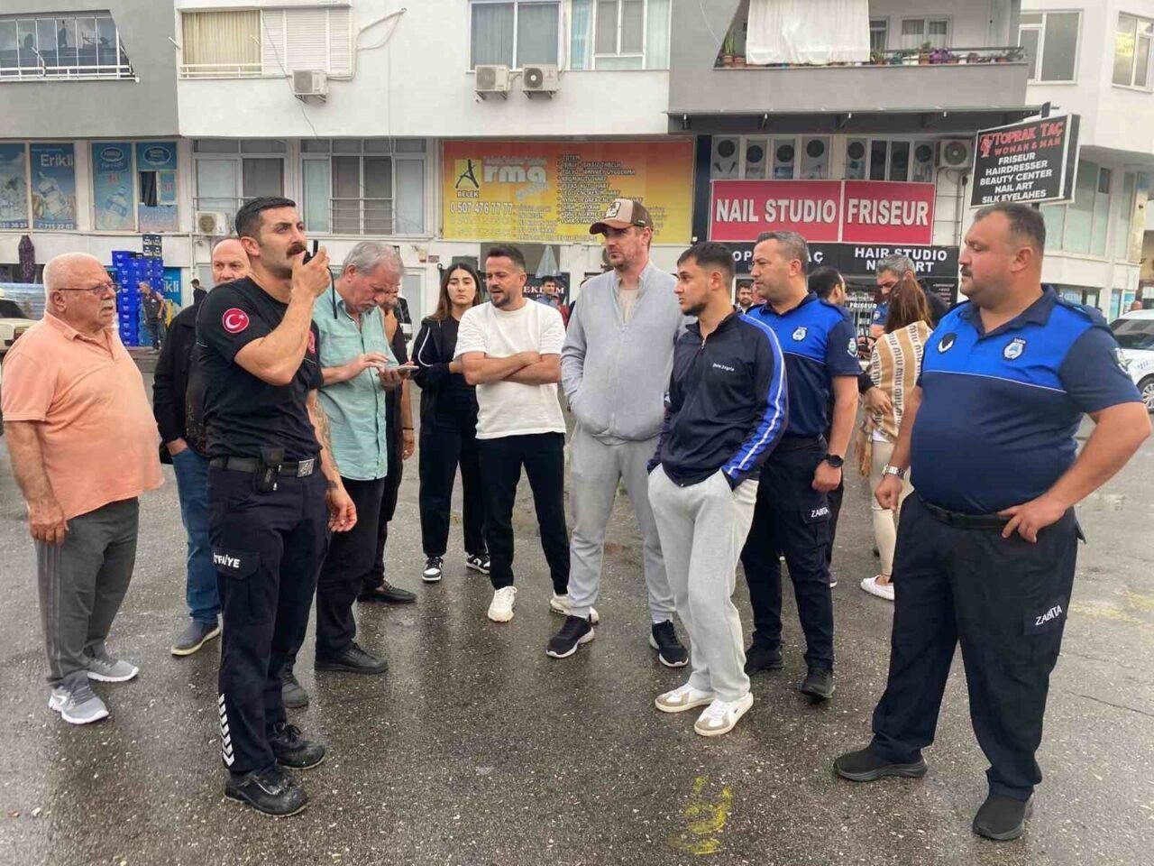 Antalya’da apartman dairesi alev alev yandı