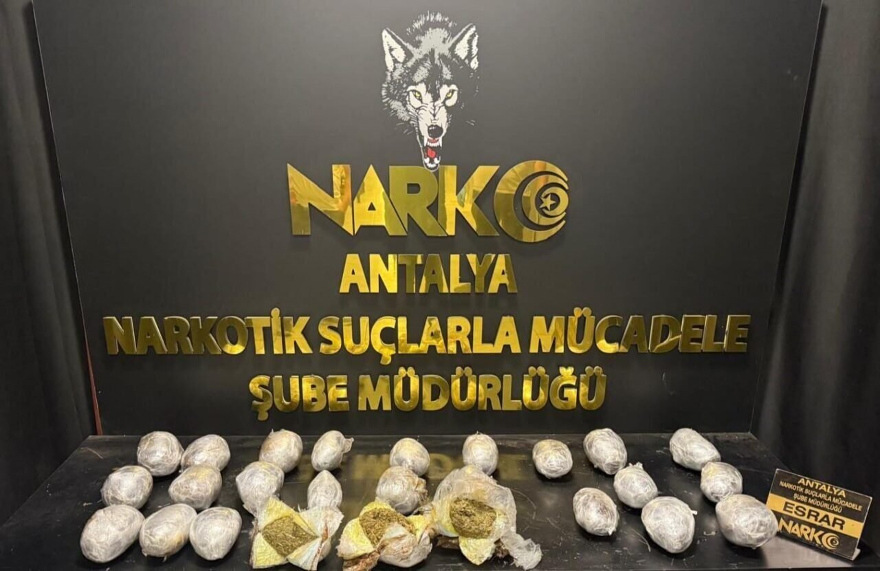 Antalya’da aracın gizli bölmelerine saklanan uyuşturucu, polisin gözünden kaçmadı