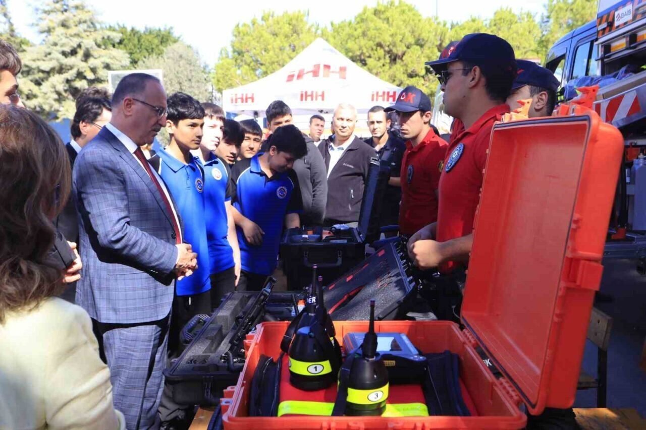 Antalya’da deprem tahliye tatbikatı gerçekleştirildi
