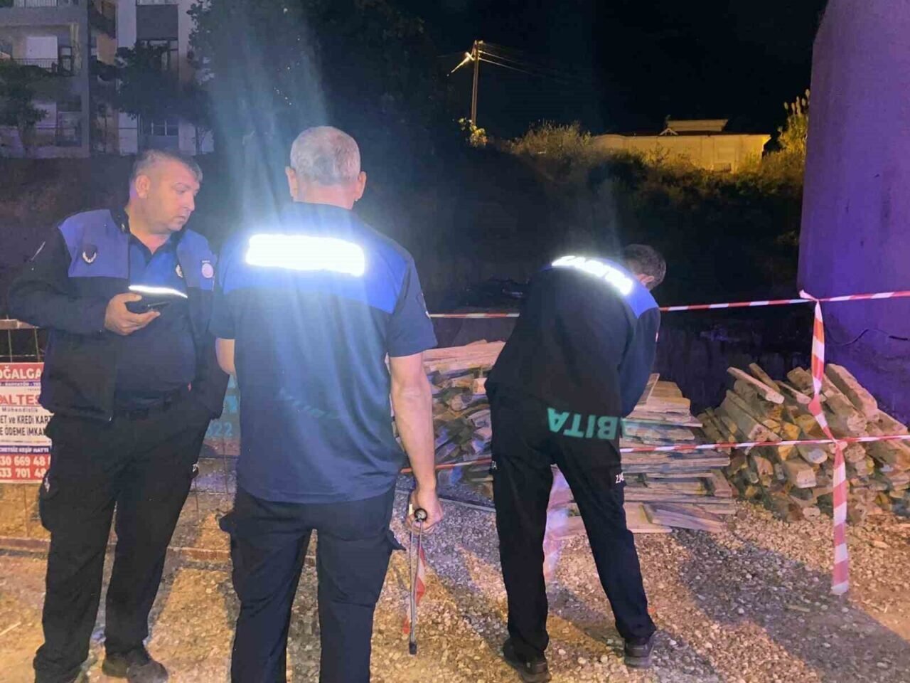 Antalya’da inşaat kazı çalışmaları sırasında toprak kayması: Bir ev tahliye edildi
