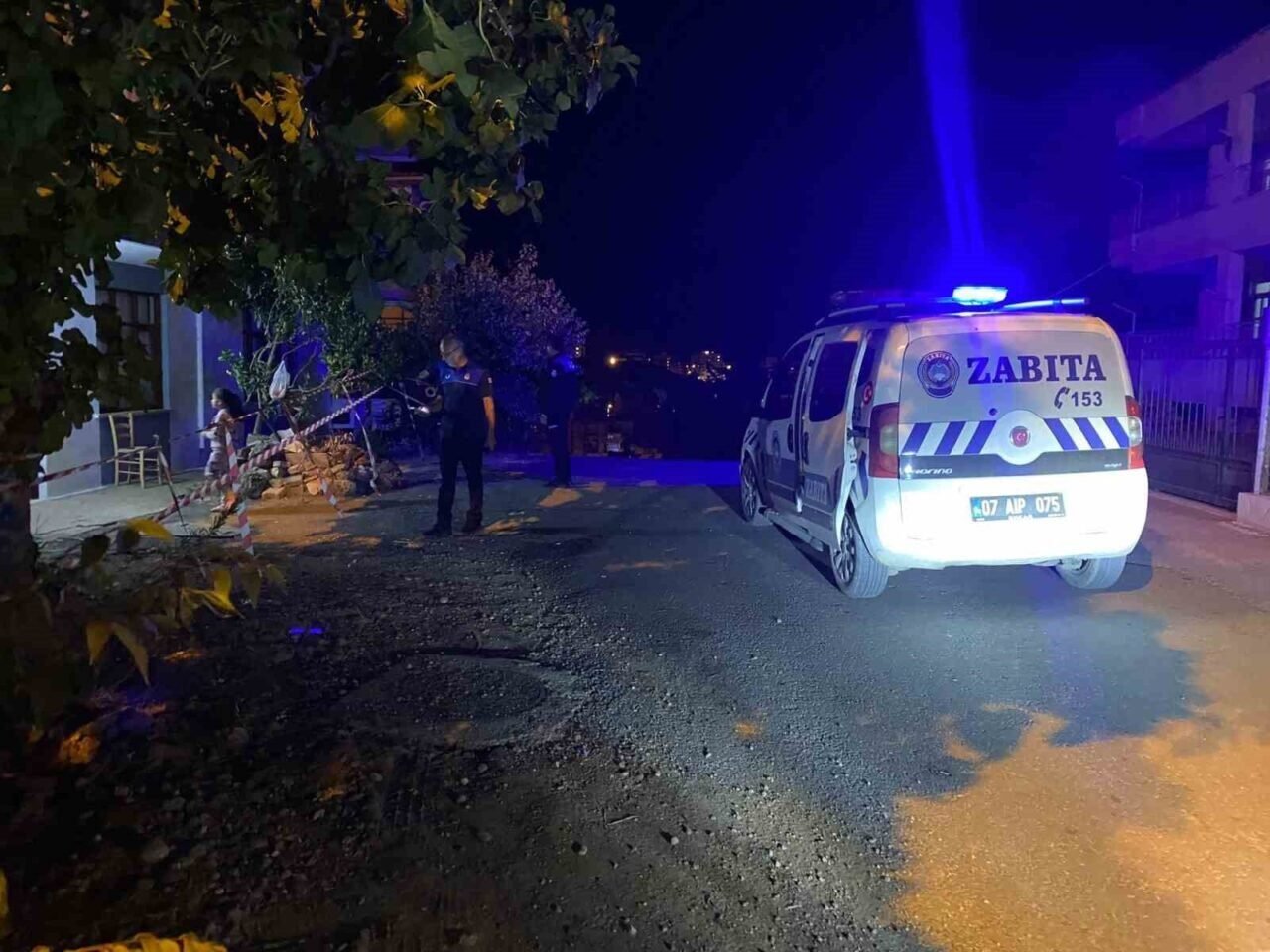 Antalya’da inşaat kazı çalışmaları sırasında toprak kayması: Bir ev tahliye edildi
