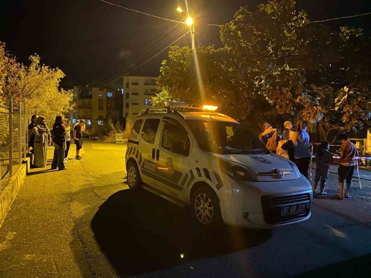 Antalya’da inşaat kazı çalışmaları sırasında toprak kayması: Bir ev tahliye edildi