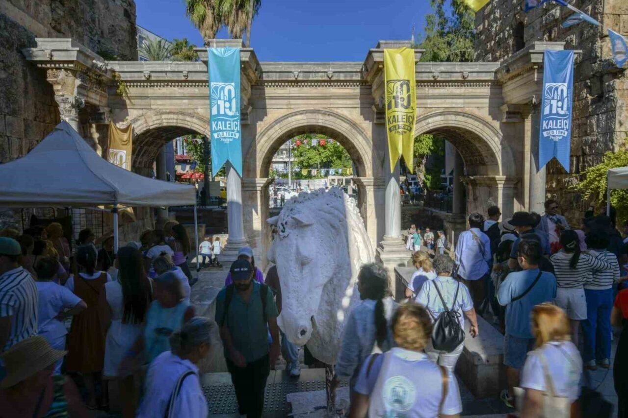 Antalya’da sanatın kalbi Kaleiçi’nde attı
