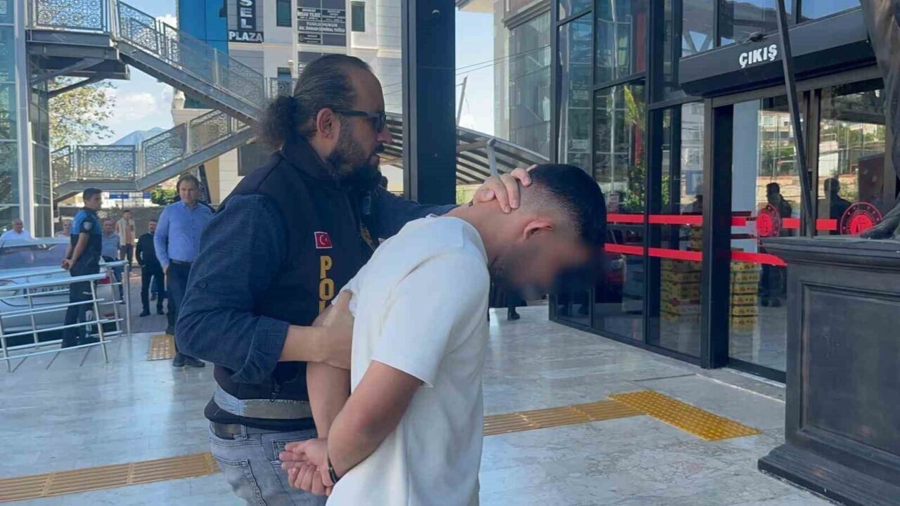 Antalya’da sokakta bıçaklandı, cesedi sarp kayalıklarda bulundu