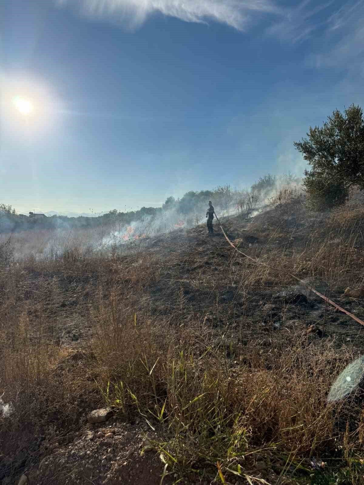 Antalya’da yangına giden itfaiye aracı devrildi: 2 yaralı