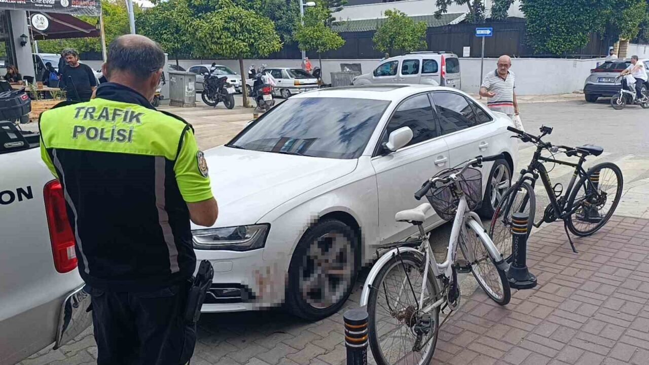 "Araçta kan var" ihbarı polisi alarma geçirdi: Gerçek çok farklı çıktı "Araçta kan var" ihbarı polisi alarma geçirdi: Gerçek çok farklı çıktı