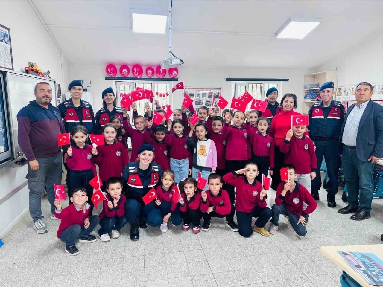 Arpadere İlkokulu’nda Cumhuriyet coşkusu yaşandı