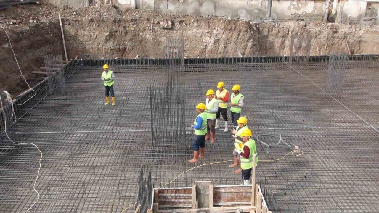 Asırlık borsa, yeni yüzyılın binasının temelini dualarla attı