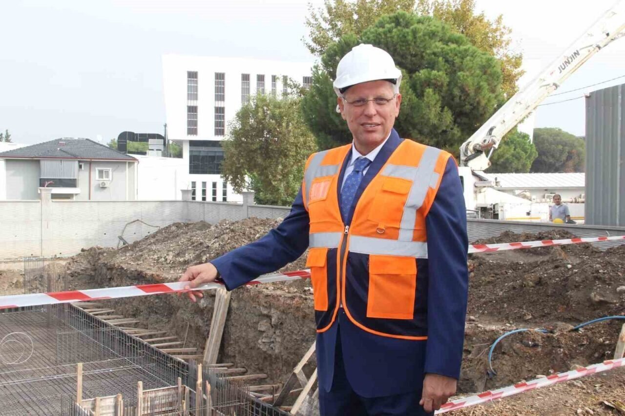 Asırlık borsa, yeni yüzyılın binasının temelini dualarla attı