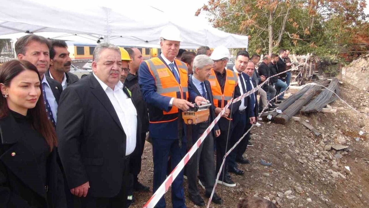 Asırlık borsa, yeni yüzyılın binasının temelini dualarla attı