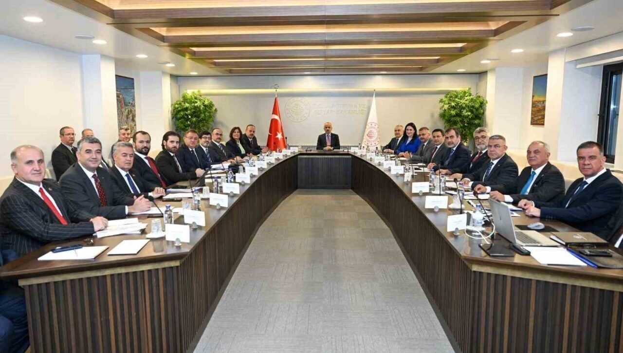 Aydın Büyükşehir Belediye Başkanı Çerçioğlu’ndan Aydın’a banliyö müjdesi Aydın Büyükşehir Belediye Başkanı Çerçioğlu’ndan Aydın’a banliyö müjdesi