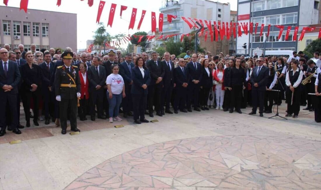 Aydın’da 29 Ekim kutlamaları çelenk sunma töreni başladı Aydın’da Cumhuriyetin kuruluşunun 102.yıl dönümü dolayısıyla çelenk sunma töreni düzenlendi.