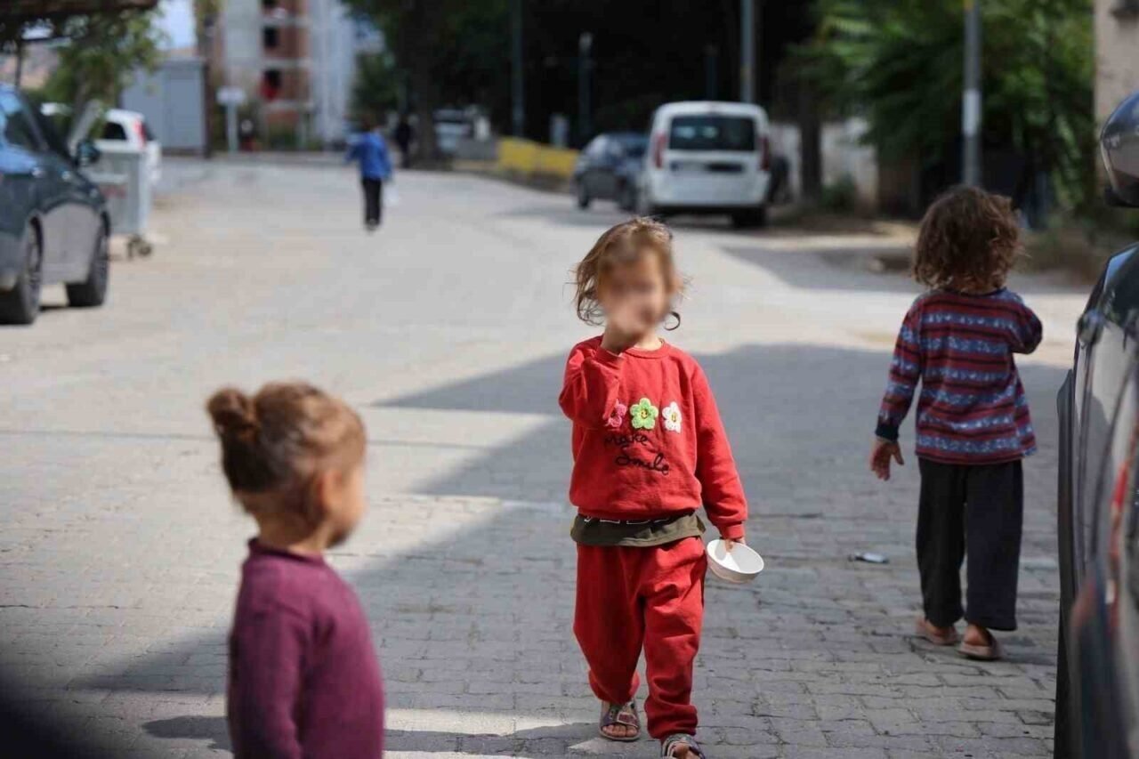 Aydın’da çocuk dilenci sorunu Aydın’da çocuk dilenci sorunu