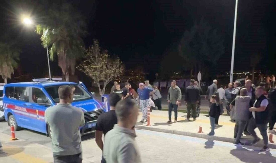 Aydın’da çocuklar yüzünden aileler arasında bıçaklı kavga: 2 yaralı Aydın’ın Efeler ilçesinde iki aile arasında çocuklar nedeniyle çıkan silahlı