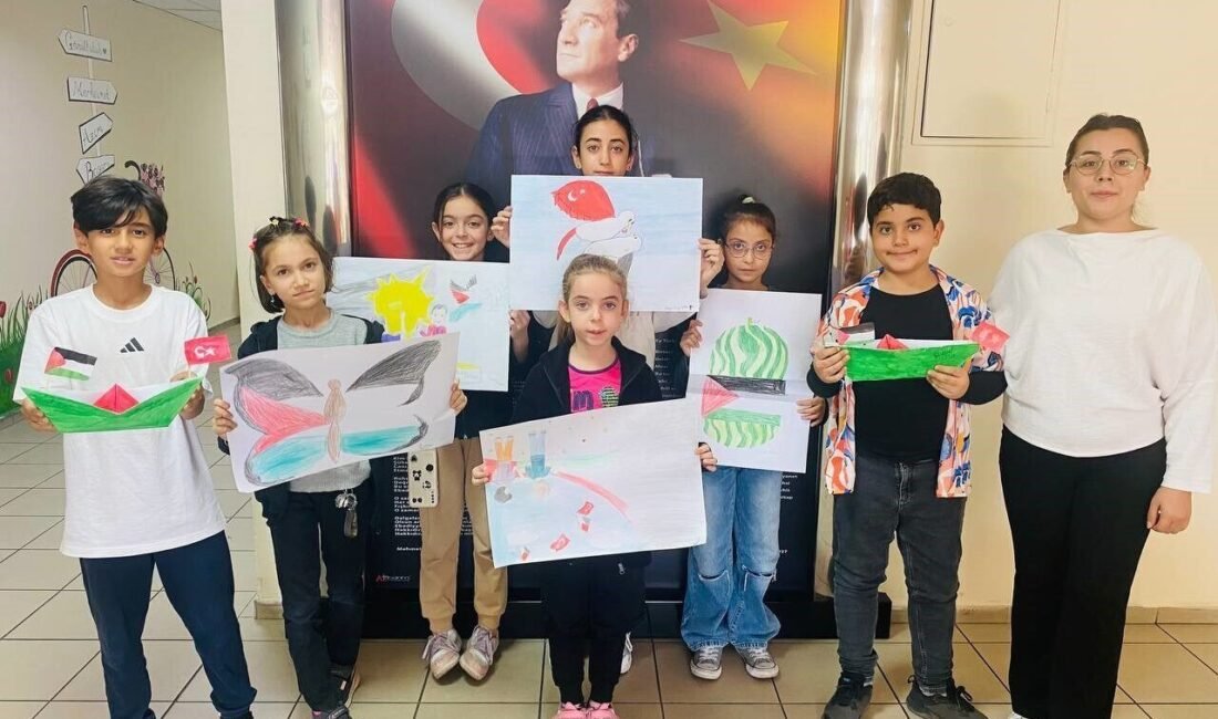 Aydın’da gençler, Gazze’de yaşananlara dikkat çekmek amacıyla düzenlenen resim etkinliğinde