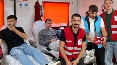 Aydın’ın Yenipazar ve Karacasu ilçesinde yurtlarda kalan öğrenciler kan bağışında