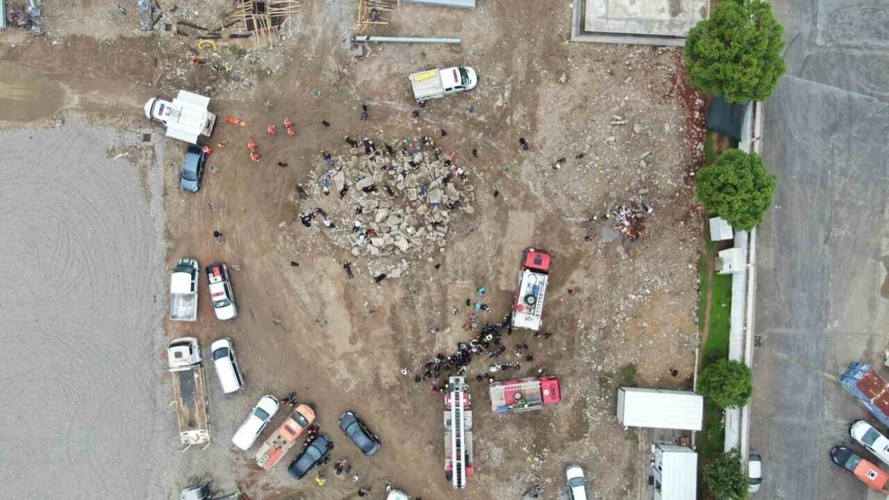 Aydın’da helikopterli kurtarma tatbikatı gerçeğini aratmadı: Tribün çökmesi senaryosunda zamanla yarıştılar