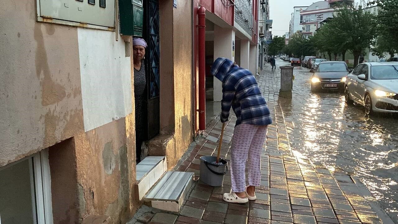 Aydın’da sağanak yağmur hayatı olumsuz etkiledi