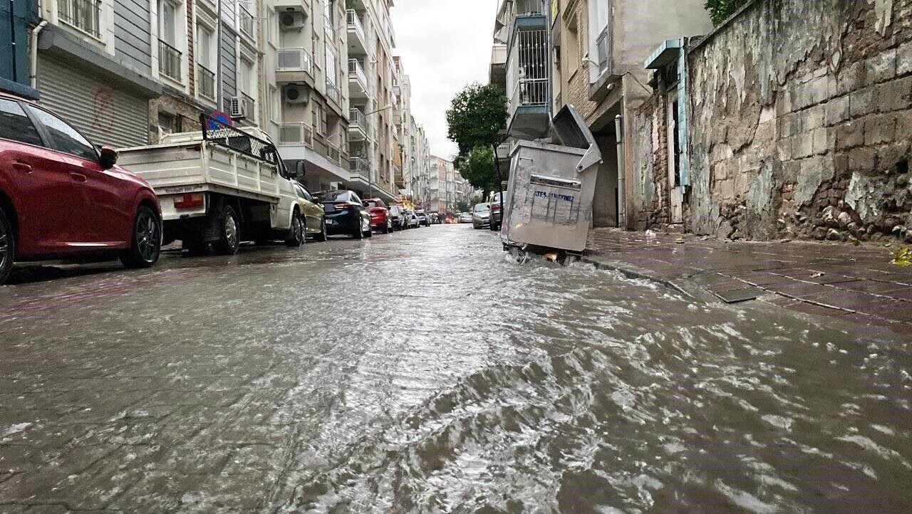 Aydın’da sağanak yağmur hayatı olumsuz etkiledi