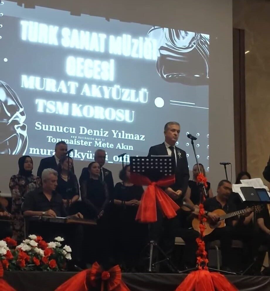 Aydın’da yıllarca valilerin makam şoförlüğünü yapan Danyal, sesiyle dinleyenleri mest ediyor